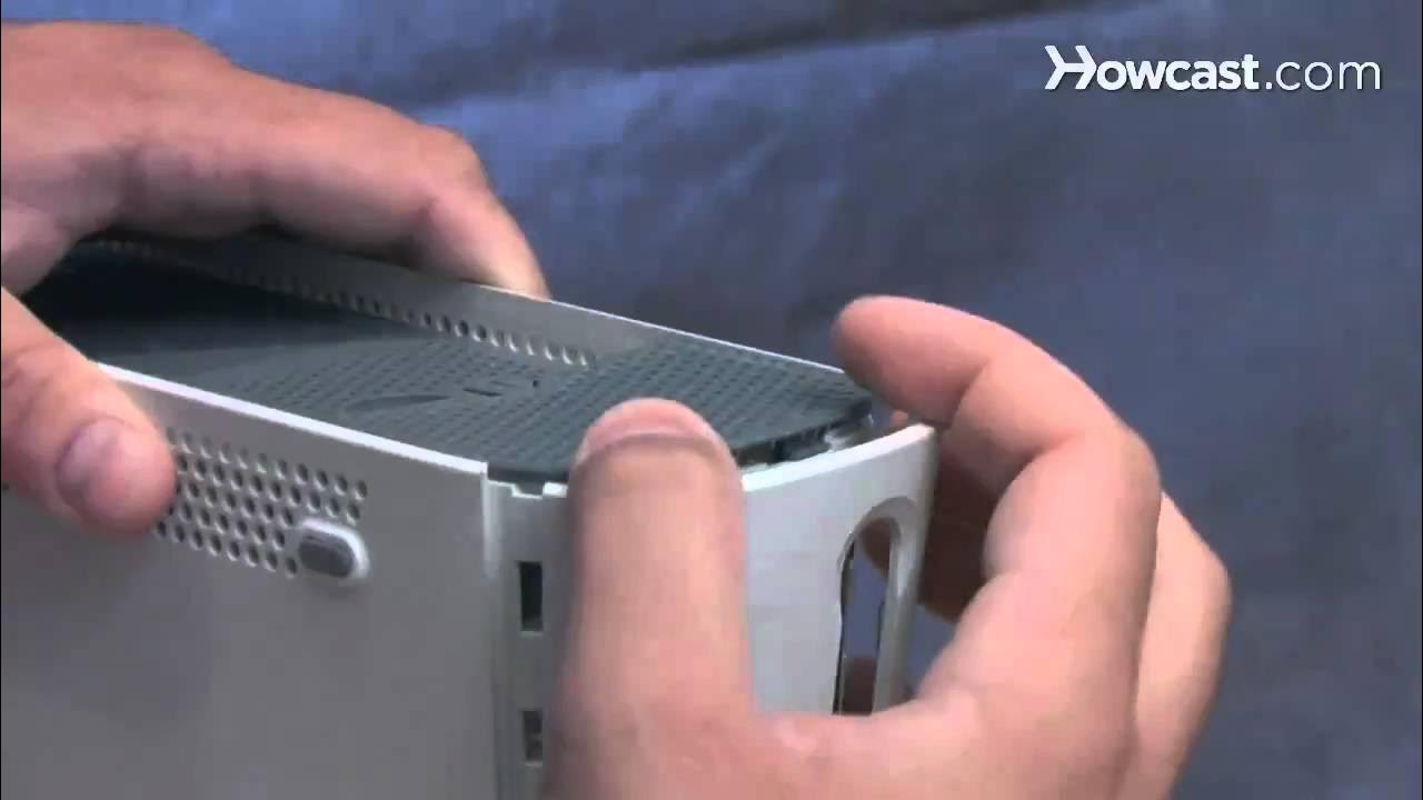 XBOX 360 DISASSEMBLE AND CLEAN // how I took apart my Xbox 360 to clean/  make it quieter2 