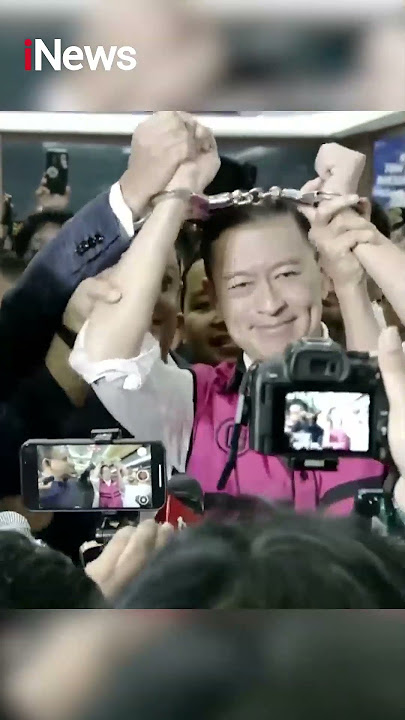 Momen Anies Baswedan Genggam Tangan Tom Lembong yang Diborgol #shorts