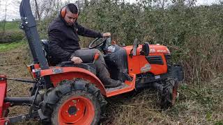 Tracteur Kubota B1241 et broyage de ronces