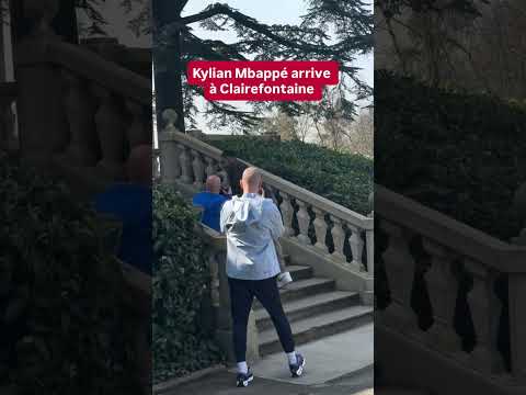 Video ? Le capitaine des Bleus, Kylian Mbappe?, arrive a? Clairefontaine