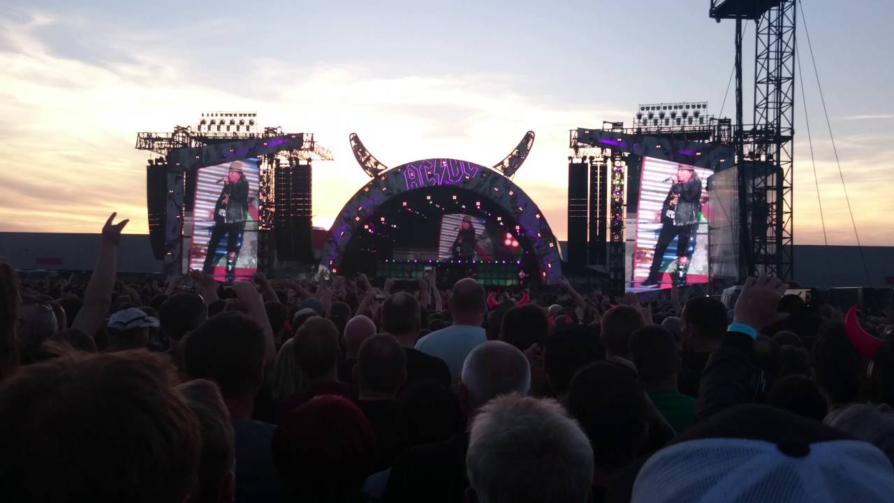 AC / DC - Rock'n'roll Train - LIVE Prague - YouTube