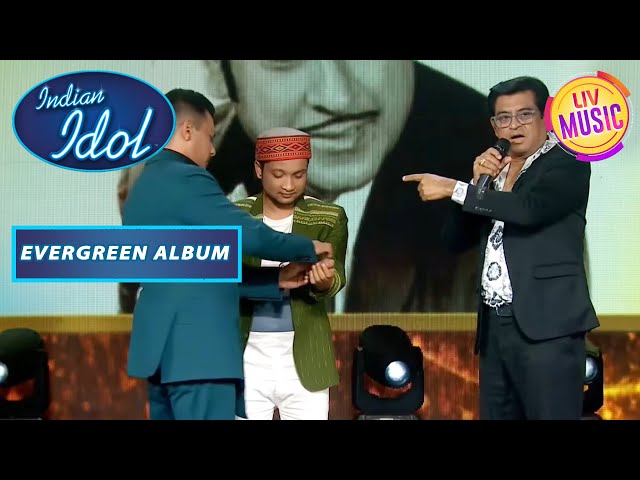 Amit Ji ने Pawandeep को दिया Kishore Kumar जी का एक Precious Gift | Indian Idol | Evergreen Album class=