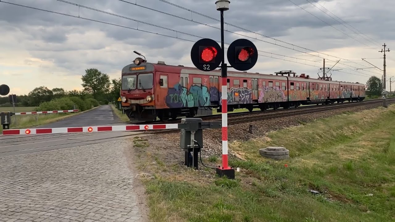 polne przejazdy kolejowe spa-1 i trzy pociagi