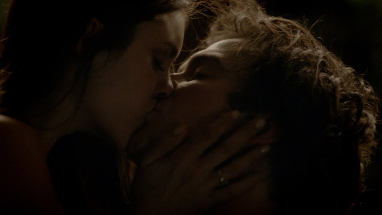 In Vampire Diaries, how is Damon's and Elena's first kiss? - Quora