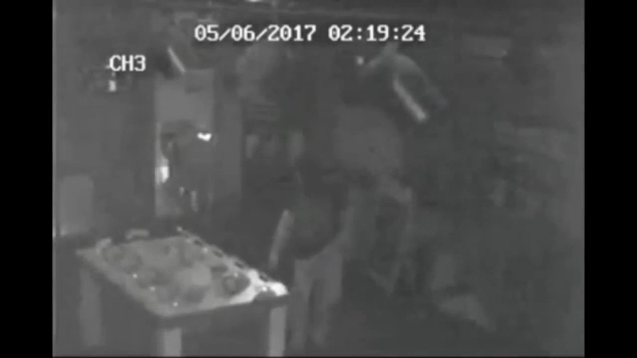 Deputies search for 4 robbery suspects wearing masks and gloves - YouTube