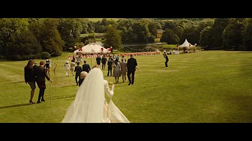 What happens at end of Bridget Jones Baby?