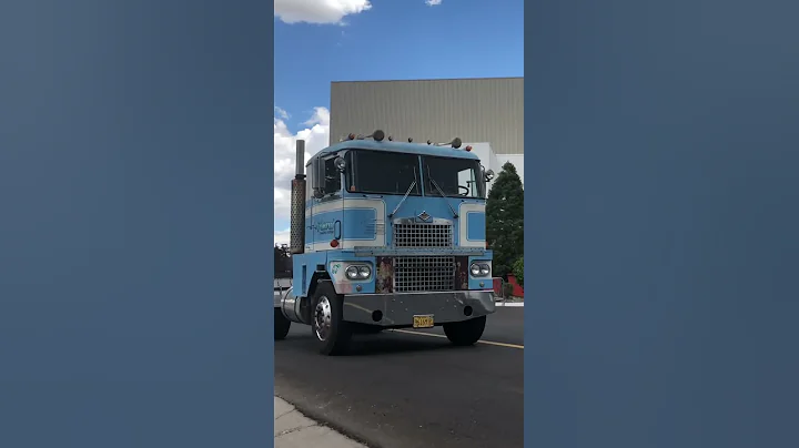 Ed Amarals Peterbilt & Diamond T Cabover Arriving ...