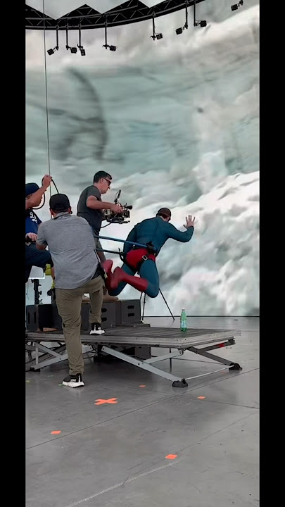 😭 Can we experience this too? They even played the music. #superman #supermanlegacy #movie #bts