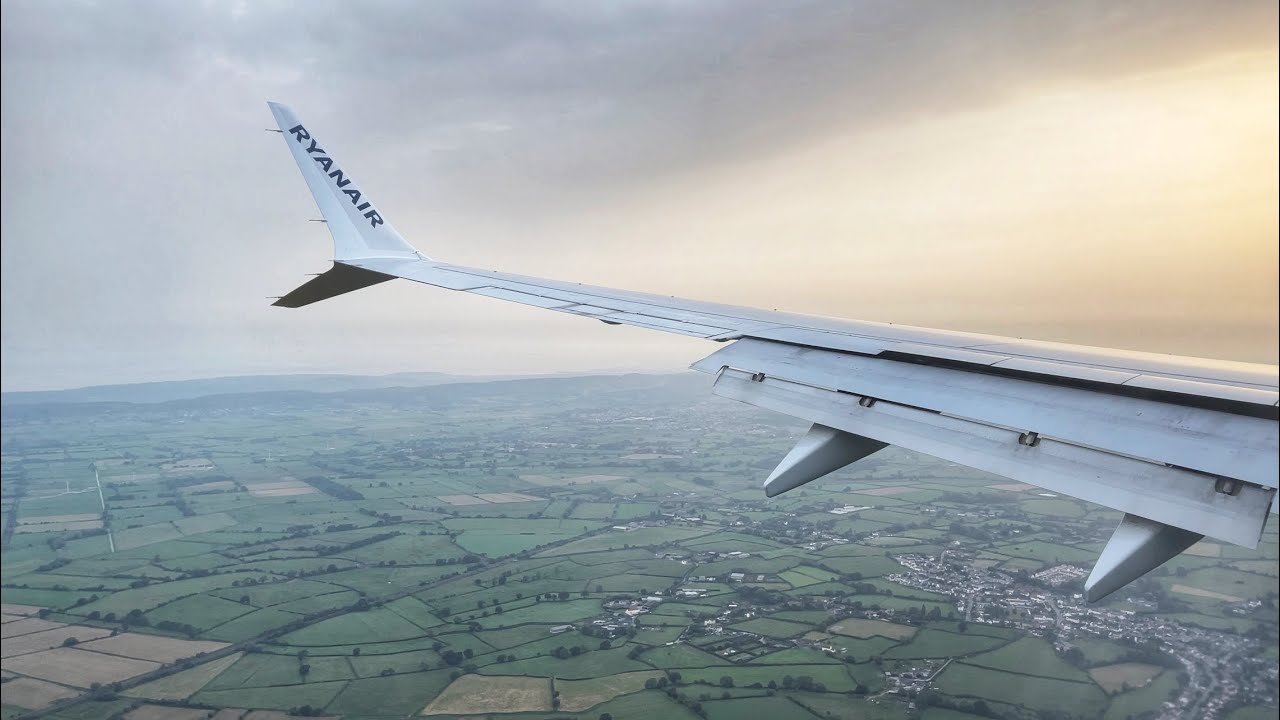 FULL APPROACH AND HARD RYANAIR LANDING AT BRISTOL AIRPORT! Ryanair Boeing 737 MAX 8-200