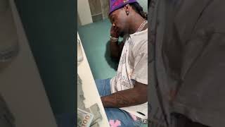 Offset falls asleep with 250k on the table 😂😂😂 Net Worth