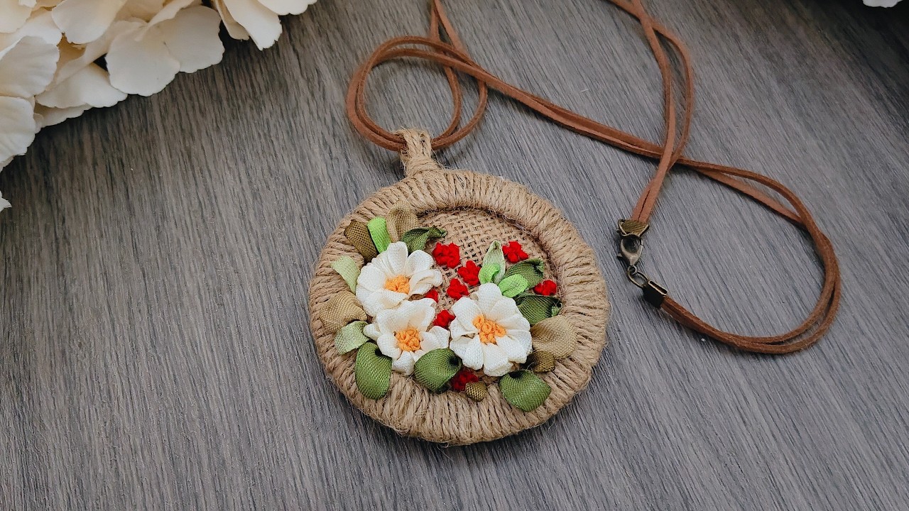 Превратите мешковину в уникальное вышитое ожерелье с подвеской — украшения ручной работы