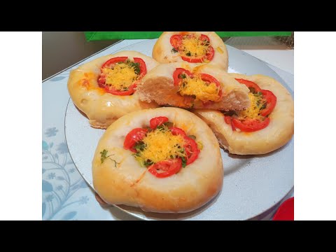 Video: Pizza Nrog Cov Hnyuv Ntxwm Lavxias Thiab Mayonnaise
