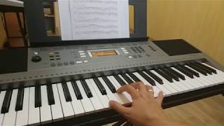 Как играть короткое арпеджио в До мажоре на синтезаторе правой рукой. Урок 14