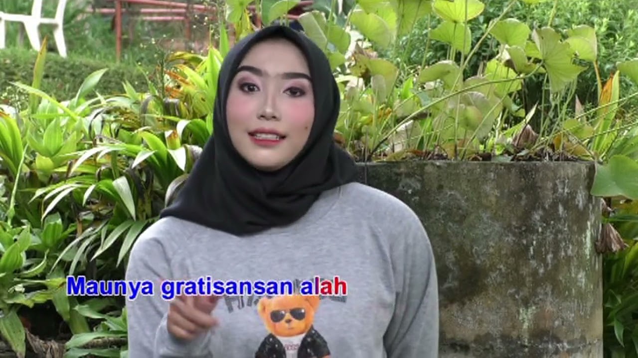 Guarda Ratu - Makan Malam (Official Music Video) su YouTube Guarda Ratu - Makan Malam (Official Music Video) su YouTube