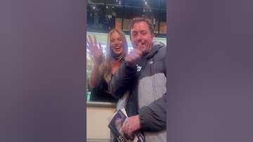 Margot Robbie Shows Off Sign Language Skills to Deaf Fan