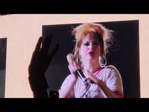 Paramore "Misery Business" live in Glendale, AZ 3/17/23