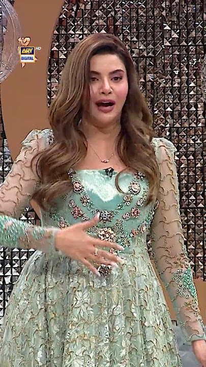 Funny Moment 🤣 #nadiakhan #ayeshaomar #sarwatgilani #nidayasir #shorts