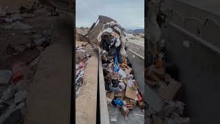 A big Ol' steamin' bite of trash!  #haulintrash #truckingvlogs