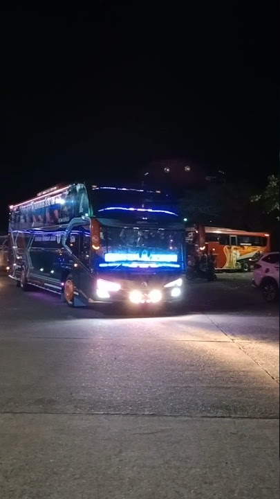 Bus Cahaya Kembar Telolet Om keluar dari Terminal Batoh Banda Aceh