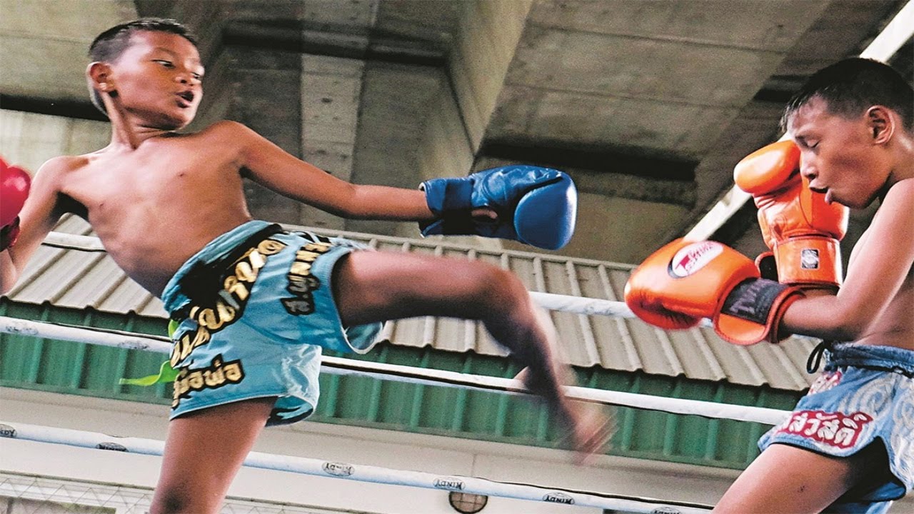 Positivo Espera un minuto encender un fuego El LIMITE entre la CULTURA y la SALUD | Peleas de Muay Thai en niños -  YouTube