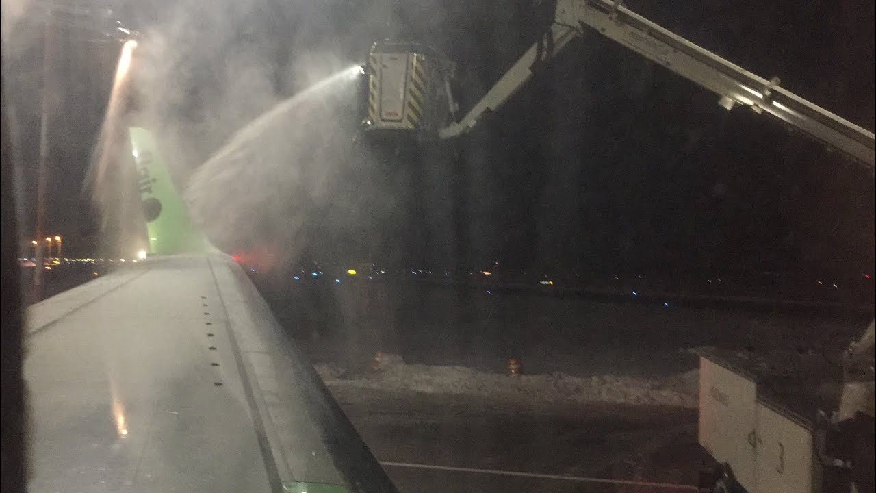 flair-airlines-f8604-yeg-yxx-pushback-starting-up-de-icing-and