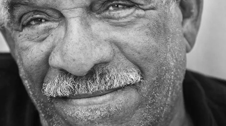 Derek Walcott reads begining of Omeros