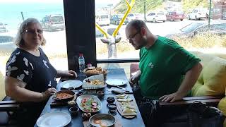 Laga Luga Cafede Pazar Kahvaltisi. I Şfet Şferaçıl Şfetteyiz