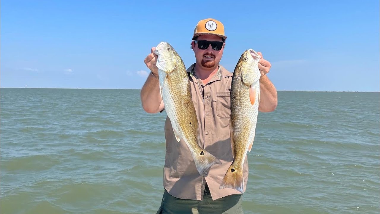 Wade fishing for REDS in GALVESTON TEXAS!! Plus some UP CLOSE DOLPHIN