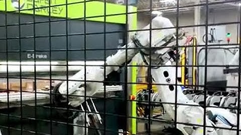 Robot Automates Press Brake Bending Cell at Metal-Era