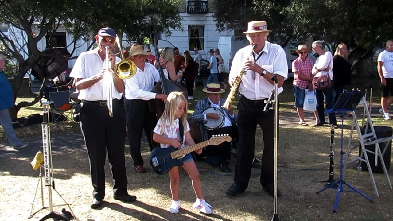 Featherstone jazz band, Bourbon street parade song YouTube