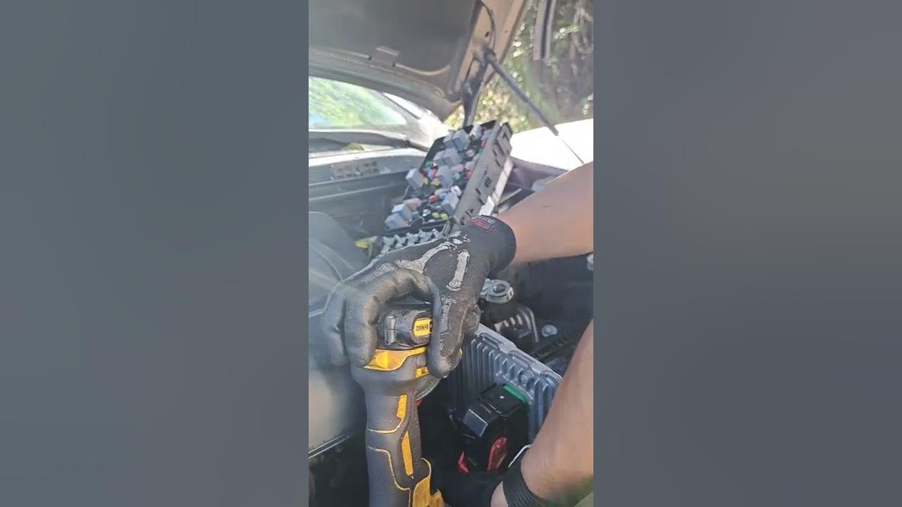 Motor mount replacement Chrysler 200 2015 2.4L - YouTube