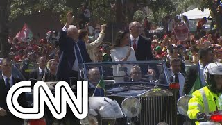 Lula e Alckmin desfilam em carro aberto para cerimônia de posse | CNN NA POSSE