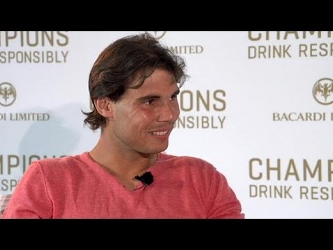 Βίντεο: Ο Roger Federer έχει κερδίσει ένα απολύτως χαλαρό ποσό χρημάτων κατά τη διάρκεια της καριέρας του