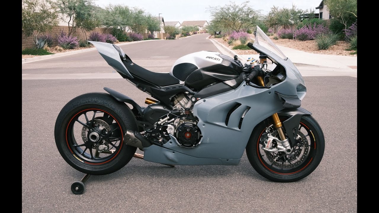 J*N様 DUCATI グレー カウル 4点セット maxresdefault.jpg