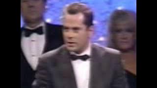 Bruce Willis and Cybill Shepherd win Golden Globe for Moonlighting (1986)