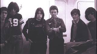 The Undertones - Now I Wanna Sniff Some Glue (Ramones cover) Live, Derry Casbah 1977. Audio Only.
