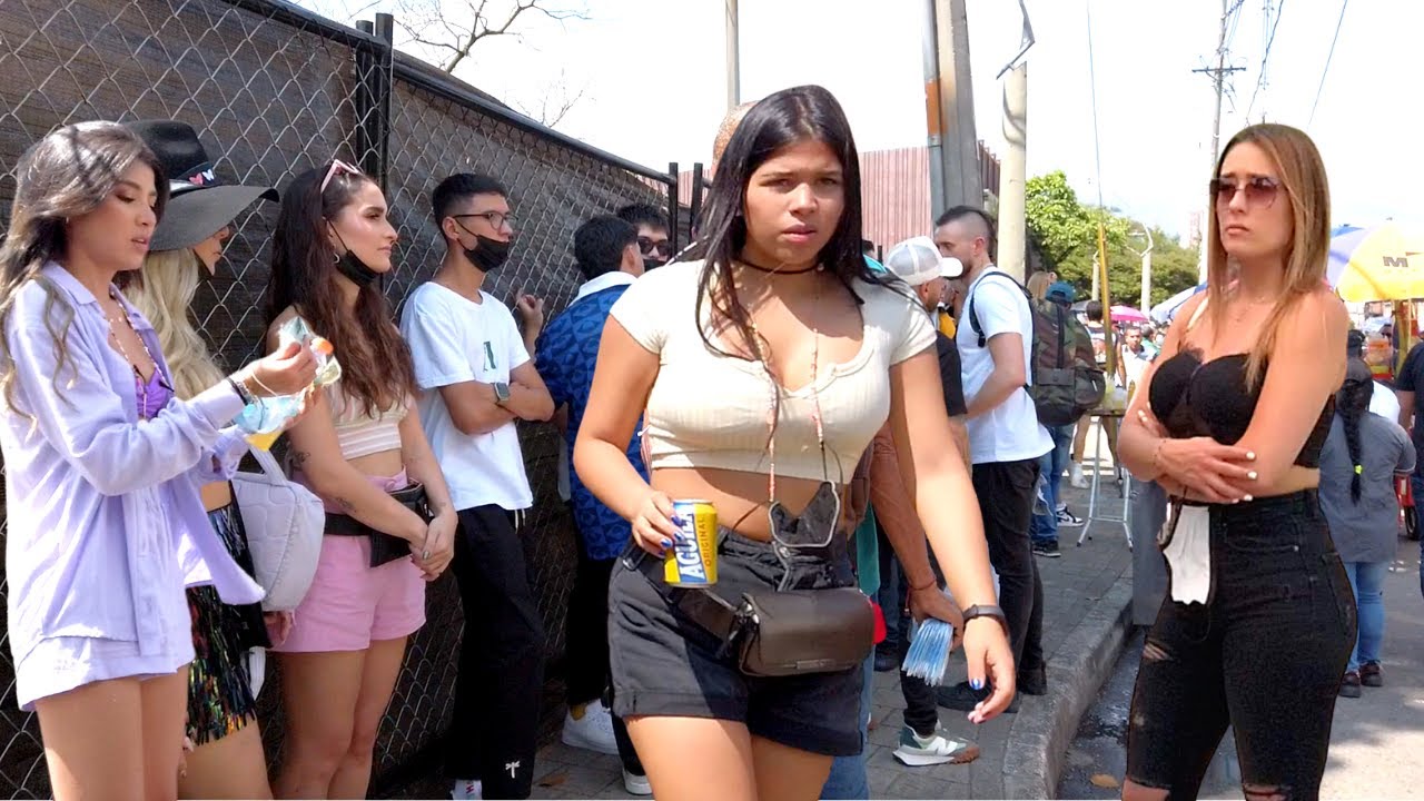 La Solar Music Festival Waiting in Line Medellin, Colombia - YouTube