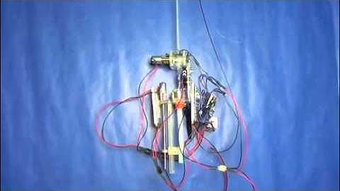 Dragline robot spider by Bio-Inspired Robotics Lab ETH Zürich (descending experiment)