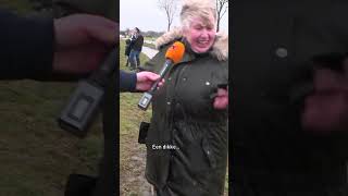 Golf Overspoelt Vrouw Bij Tewaterlating