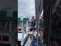 全力で配達する配達員