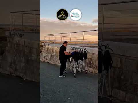 Décapage d'un graffiti.