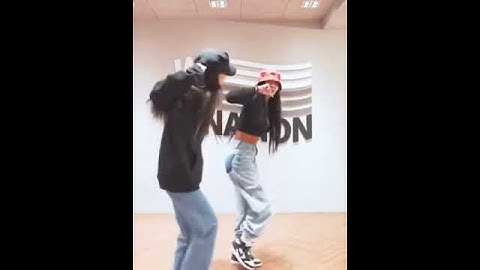 Jessi & Hyuna dance  i