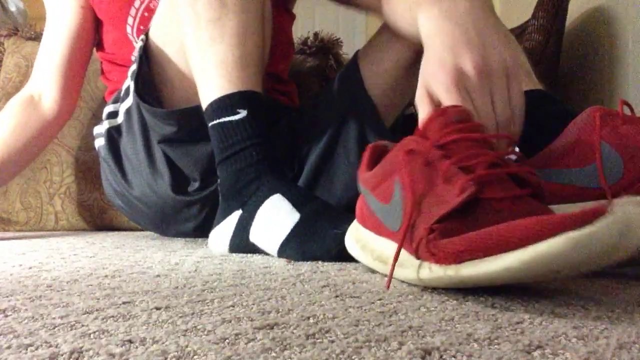 Trashed RosheRun Shoeplay - socks - bare feet - YouTube.