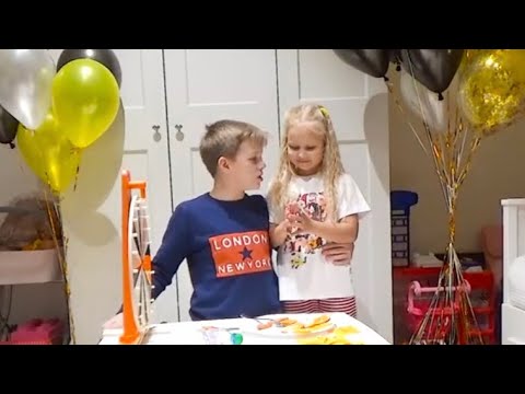АЛИСА ИГРАЕТ с друзьями и выполняет задания ЧЕЛЛЕНДЖ