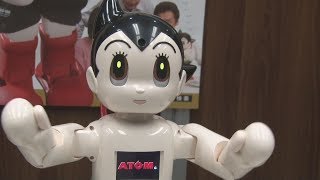 AIロボ「アトム」完成 多彩に会話、ラジオ体操も