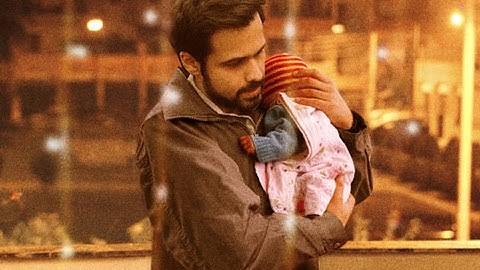 『鉄くず拾いの物語』などのダニス・タノヴィッチ監督による社会派ドラマ！映画『汚れたミルク／あるセールスマンの告発』予告編