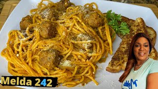 Homemade Spaghetti With Meatballs And Garlic Bread