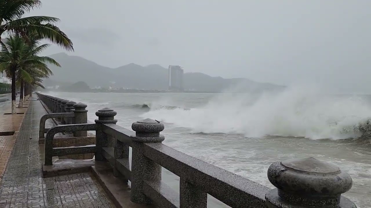 TÌNH HÌNH MƯA, GIÓ TẠI ĐƯỜNG PVĐ KHÁNH HÒA