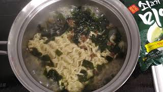 쇠고기미역국라면(牛肉わかめスープラーメン,Beef & Seaweed Soup Ramen)