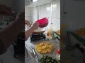 نانی داخل فر می بامیه نانی داخل فر می بامیه